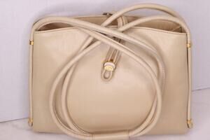 Vintage Gucci Cream Leather Shoulder Bag GG Clasp Kiss Lock Interior